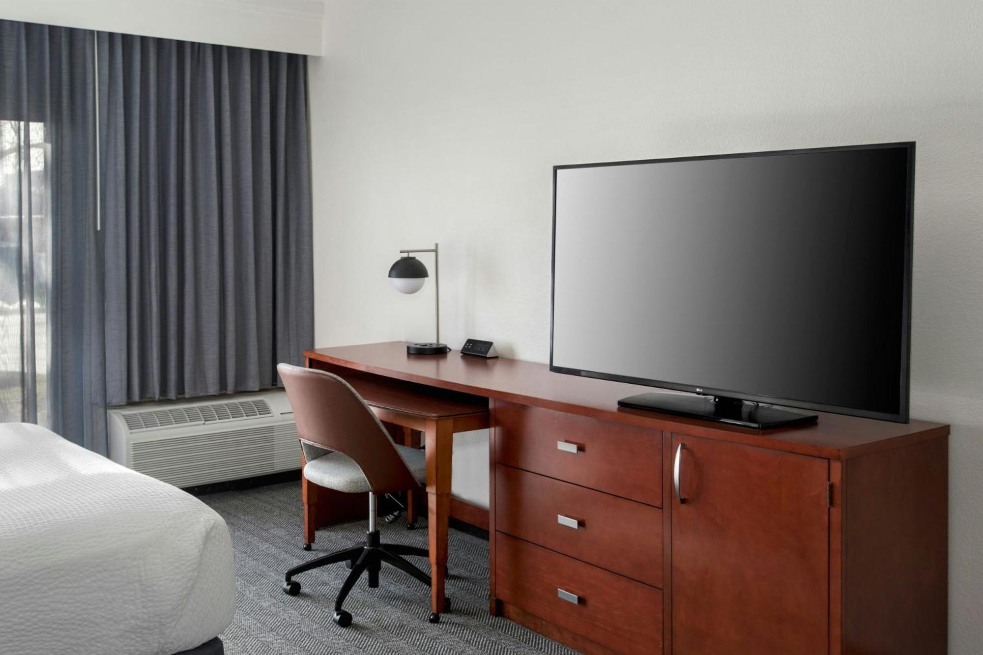 Courtyard By Marriott Silver Spring North/White Oak Dış mekan fotoğraf
