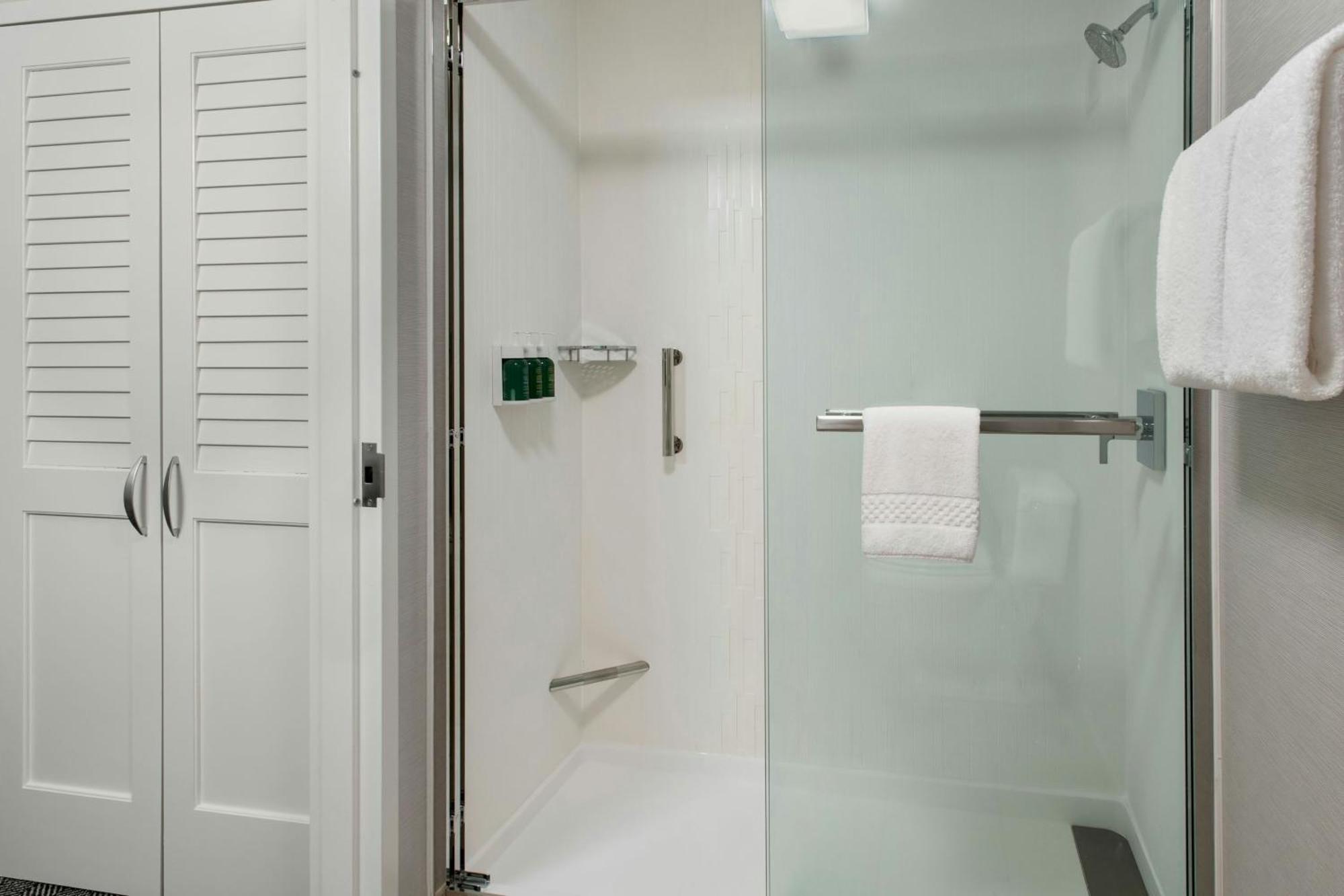 Courtyard By Marriott Silver Spring North/White Oak Dış mekan fotoğraf