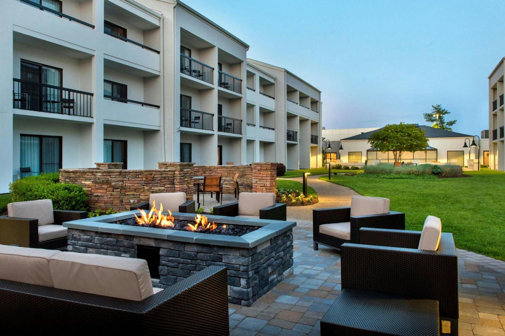 Courtyard By Marriott Silver Spring North/White Oak Dış mekan fotoğraf
