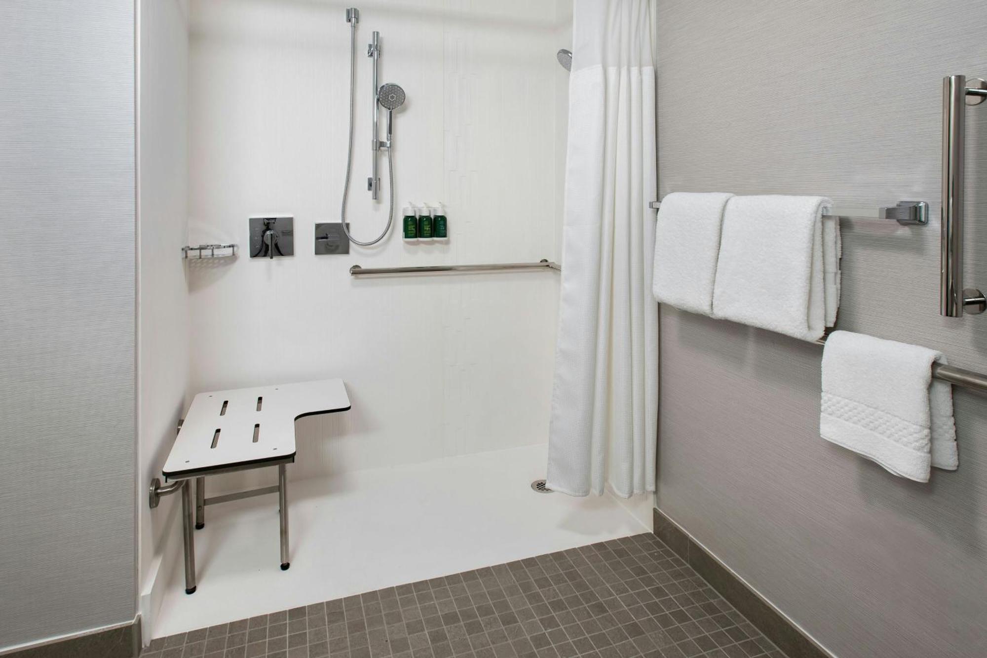 Courtyard By Marriott Silver Spring North/White Oak Dış mekan fotoğraf