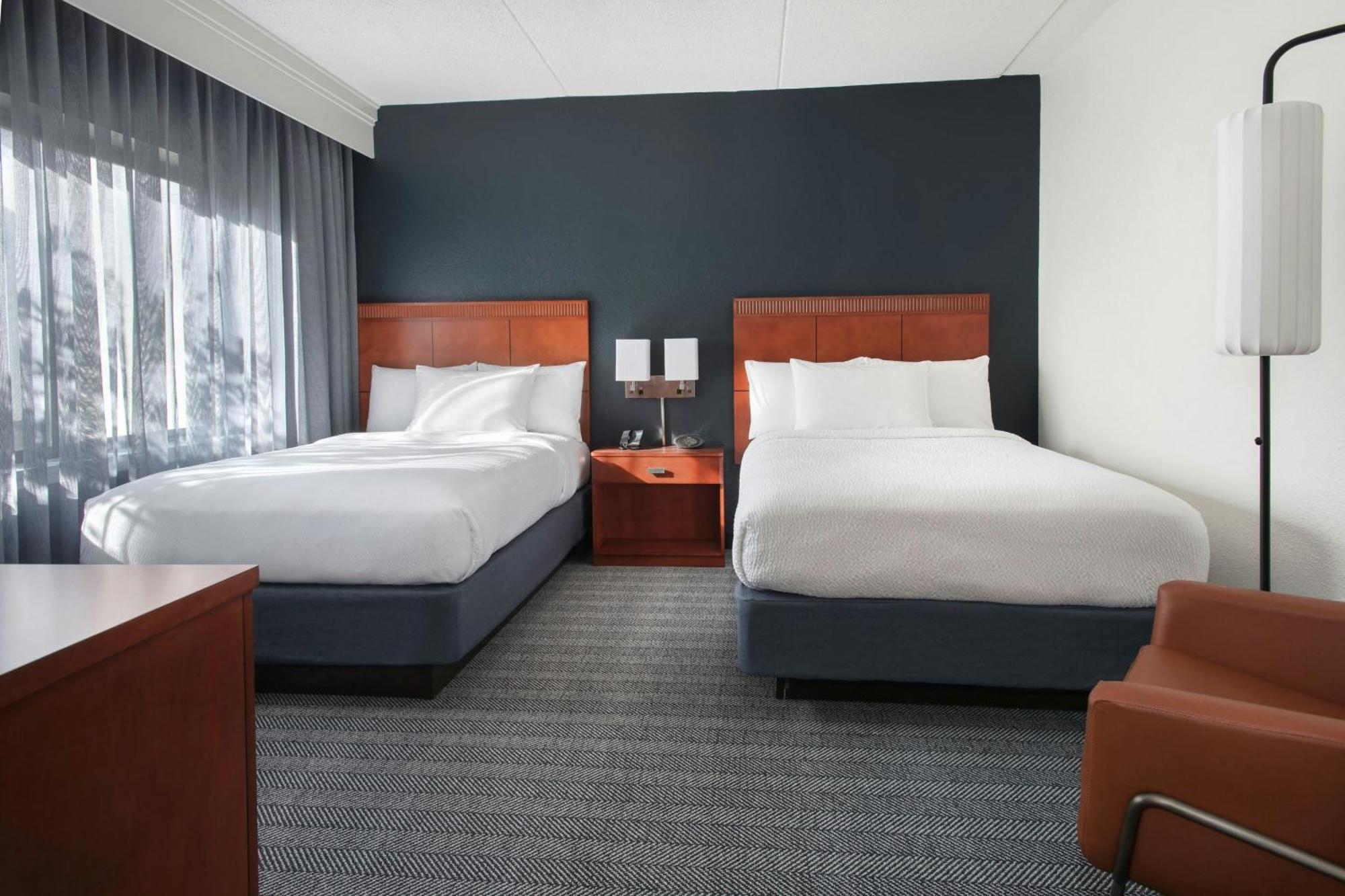 Courtyard By Marriott Silver Spring North/White Oak Dış mekan fotoğraf